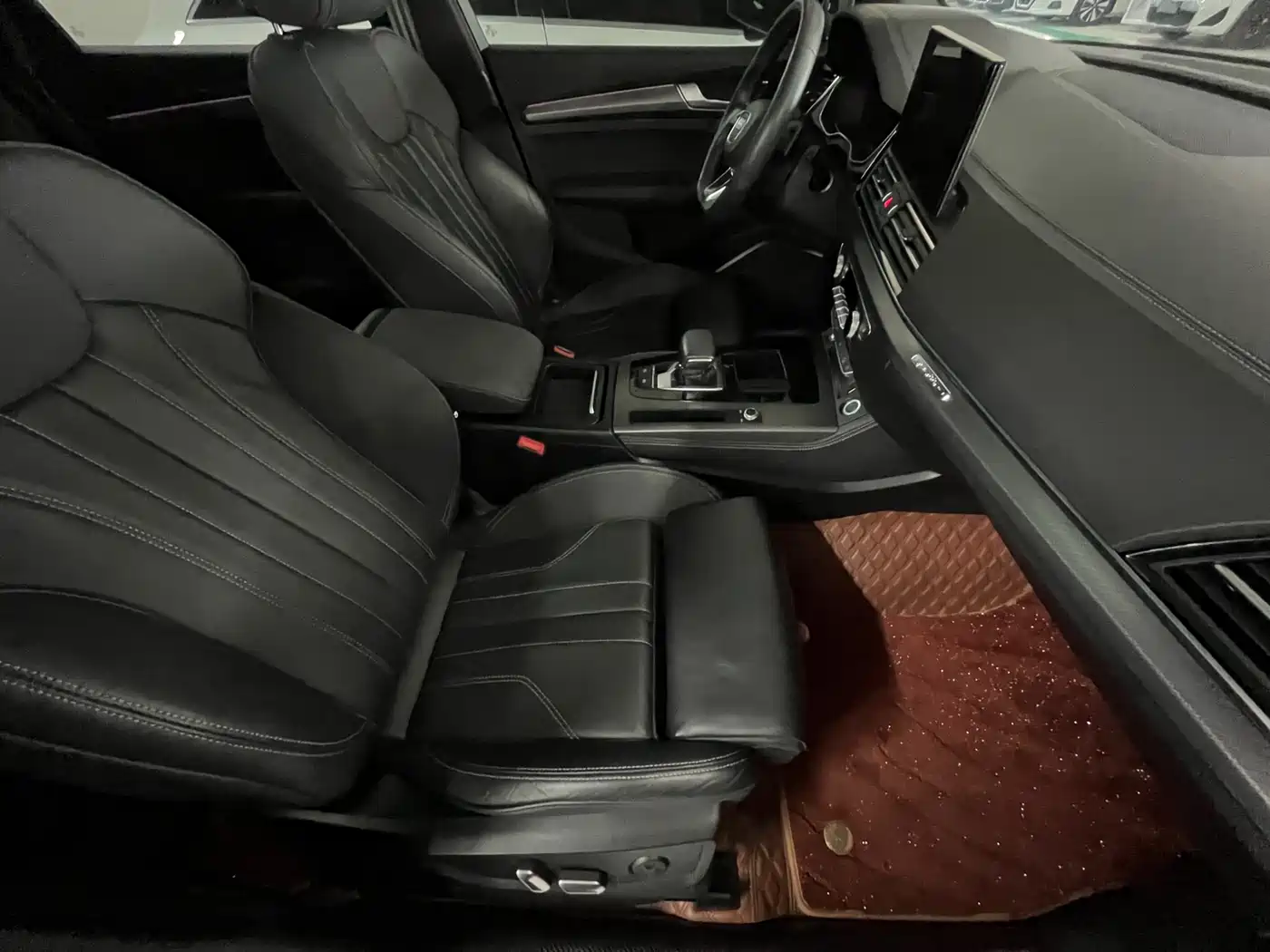 Audi Q5L 2024 Model 40 TFSI Luxury Dynamic фото 14