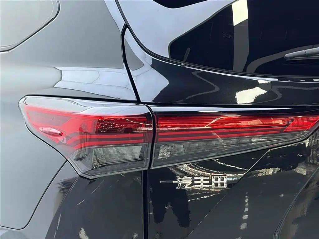 Toyota Crown Kluger 2022 2.0T 4WD Dynamic Edition фото 8