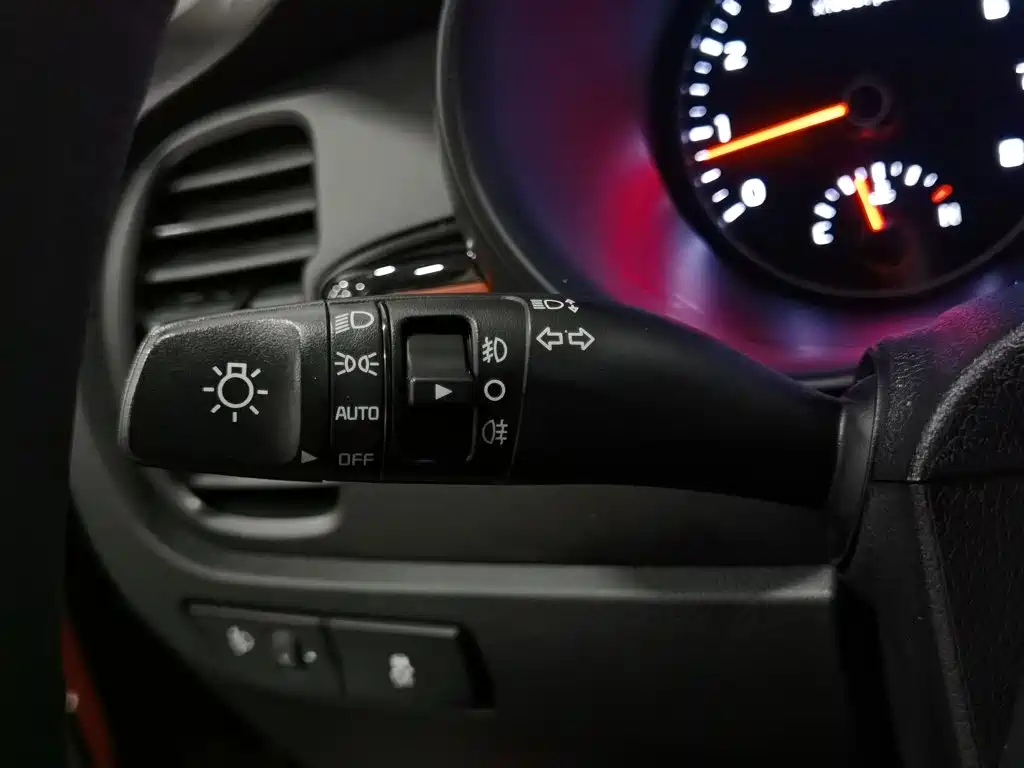 Kia KX CROSS 2018 2017 1.4L AT GLS
