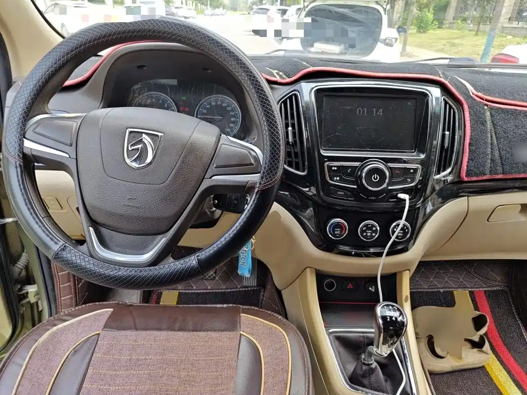 Baojun 730 2015 2014 1.5L Manual Comfort 7-seater