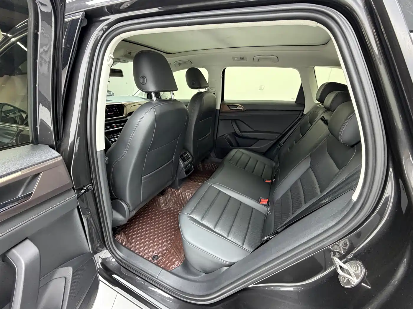 Volkswagen Tharu 2022 280TSI FWD Luxury Edition фото 17