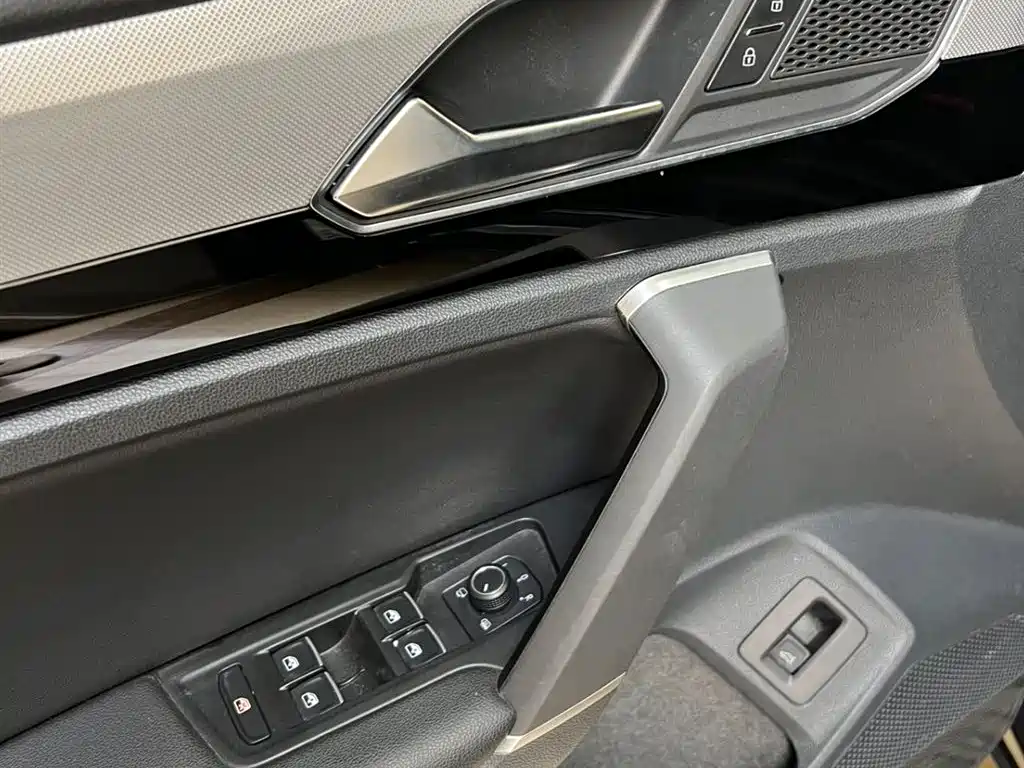 Volkswagen Tayron 2021 280TSI 2WD Luxury Smart Connect фото 7