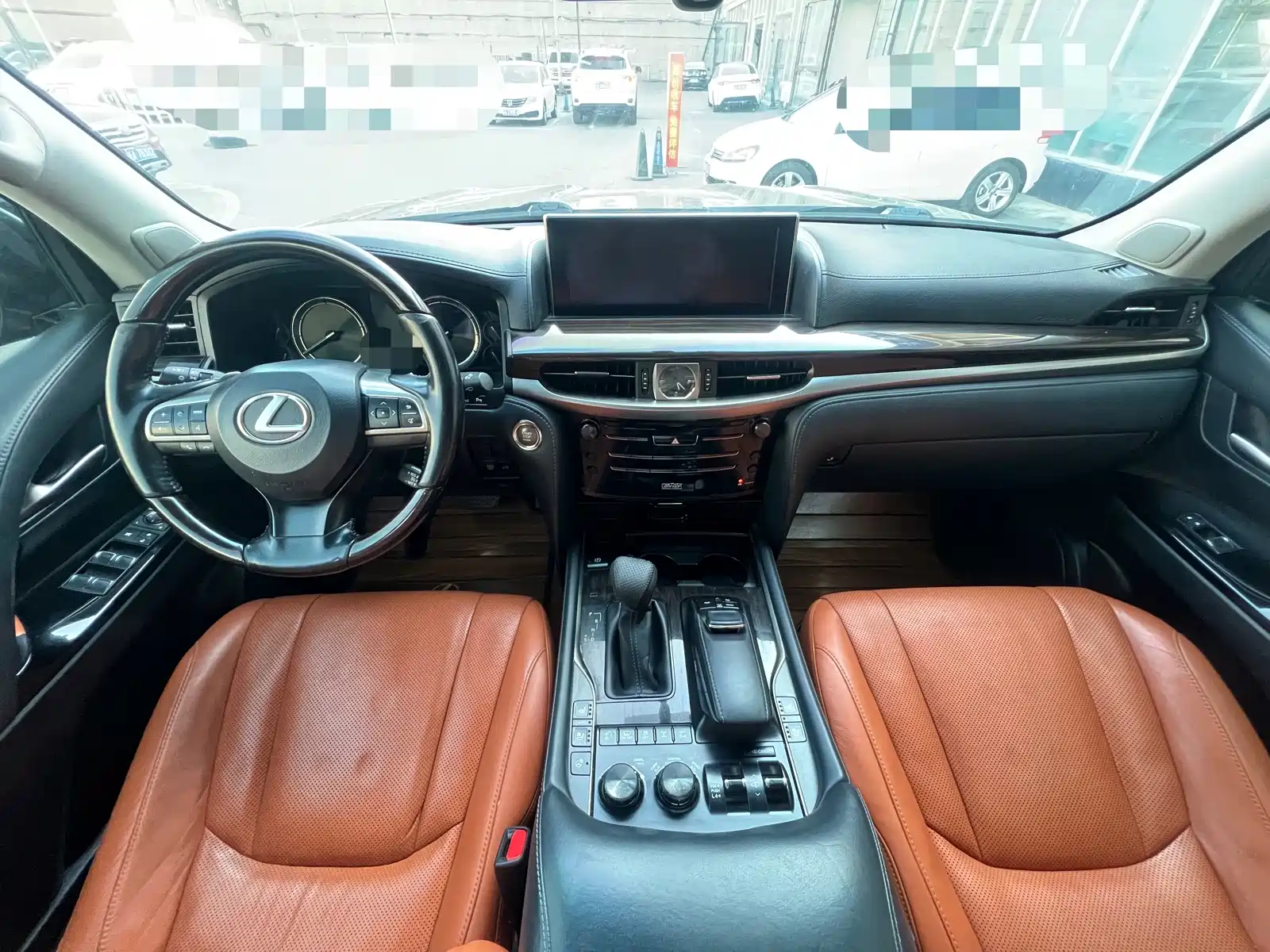 Фото 6 - Lexus LX