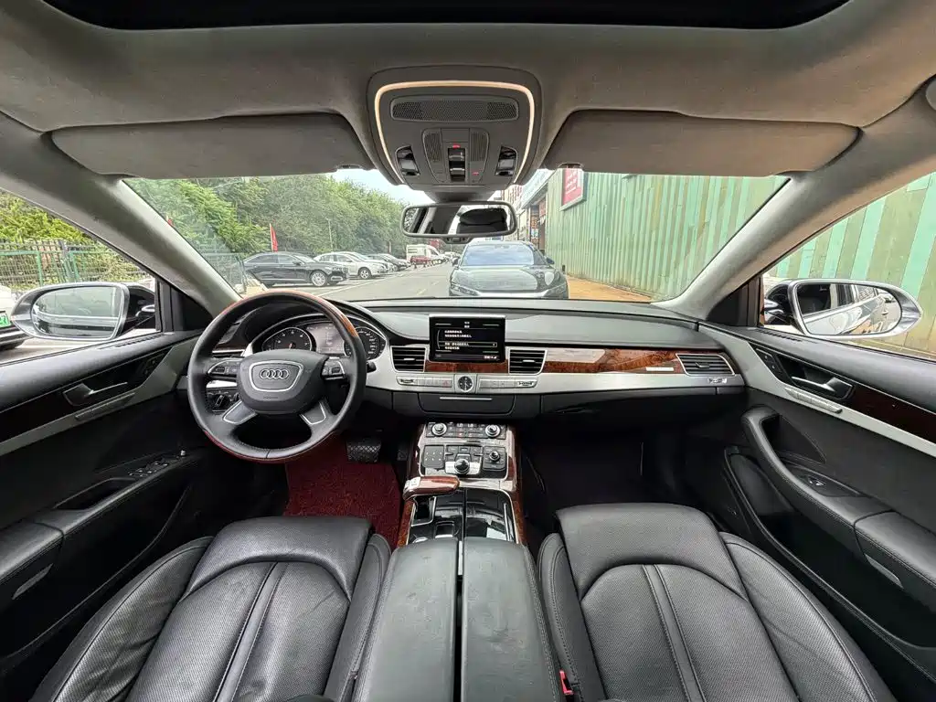 Photo 4 - Audi A8