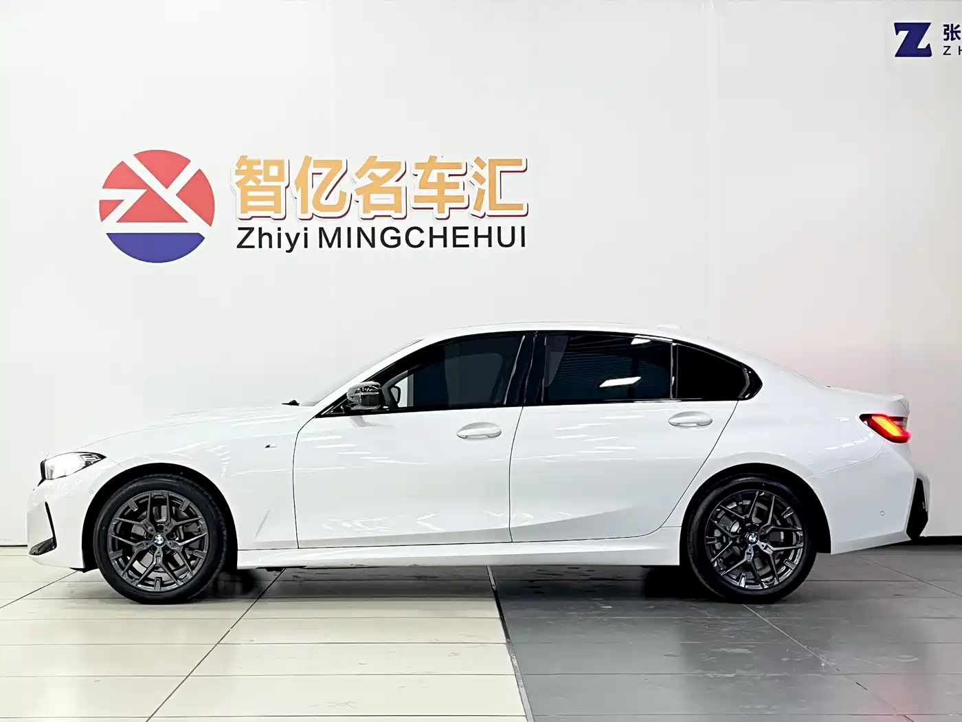 BMW 3 Series 2025 330Li M Sport Night Edition фото 3