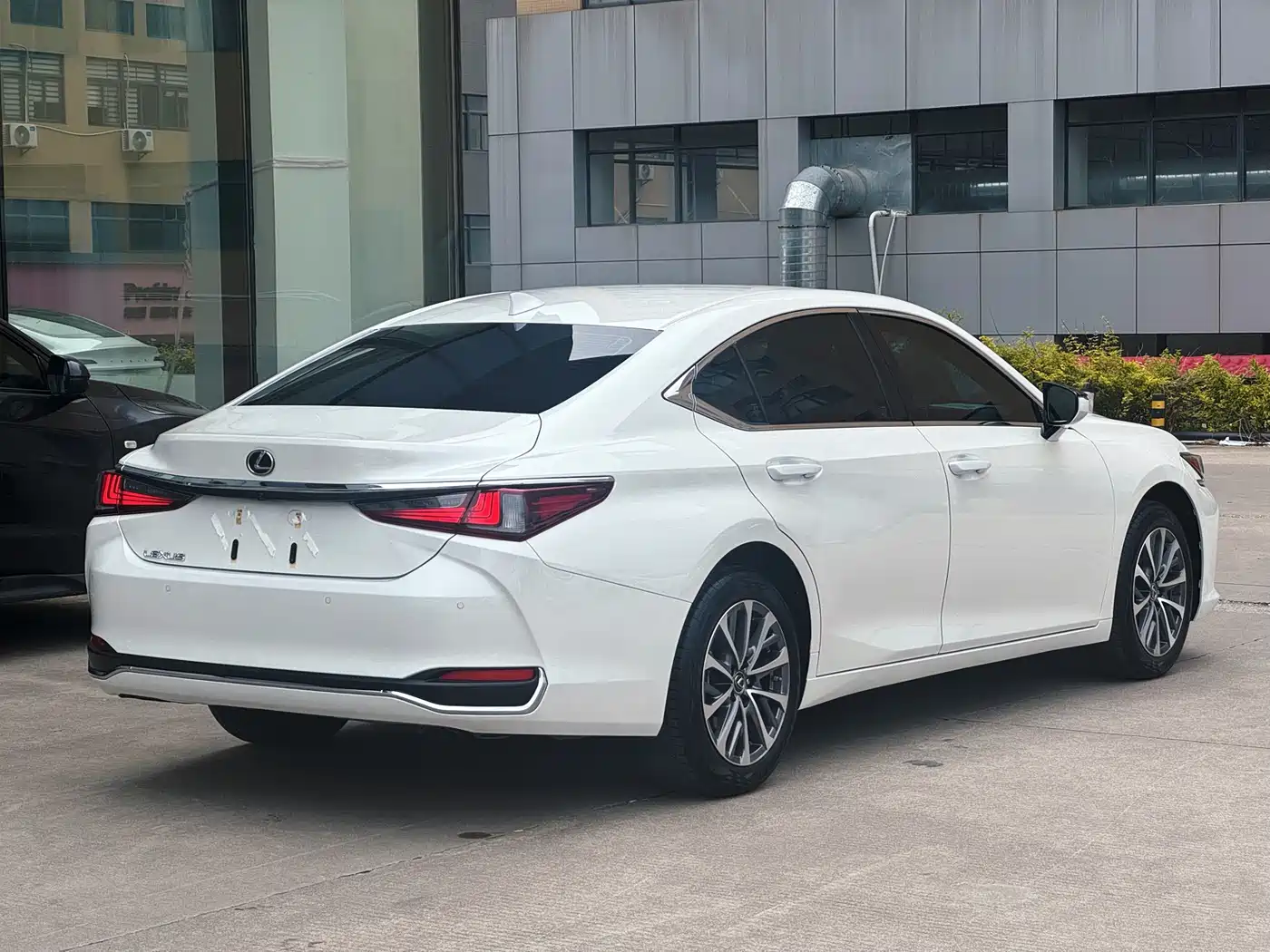 Lexus ES 2022 200 Excellence Edition фото 8