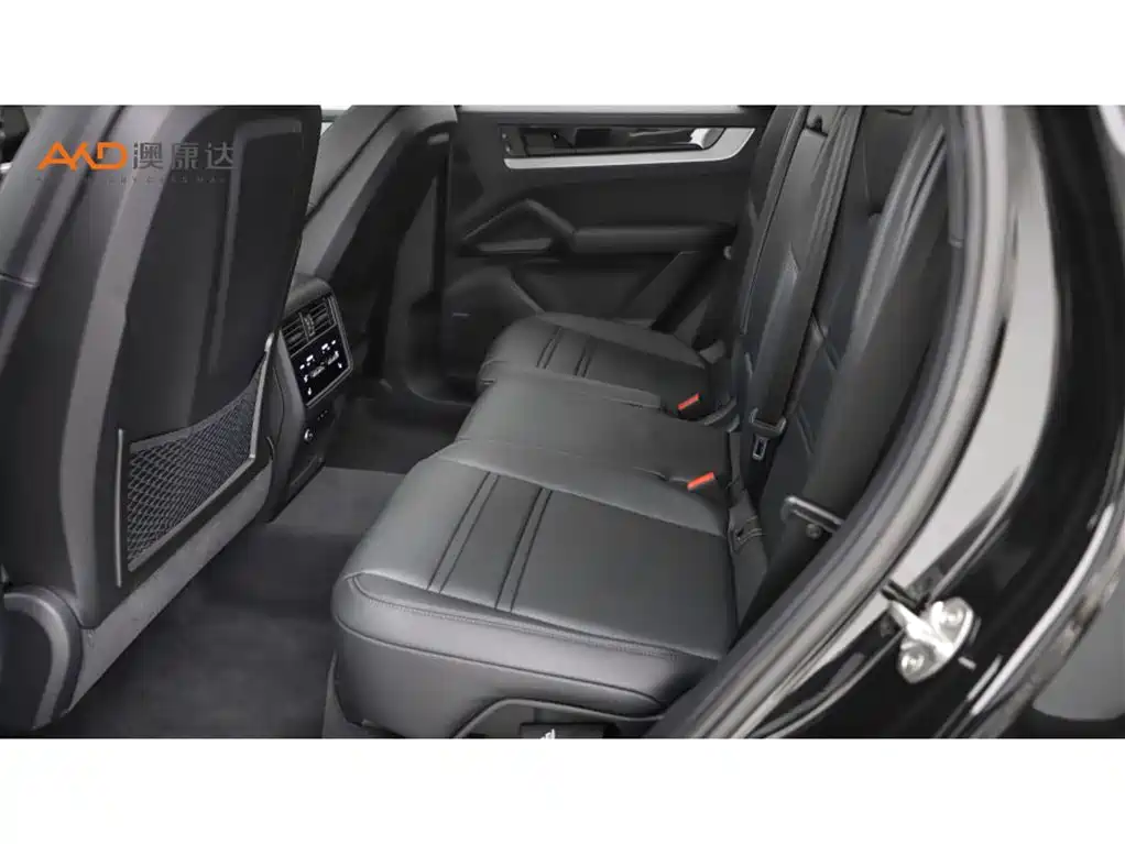 Photo 7 - Porsche Cayenne