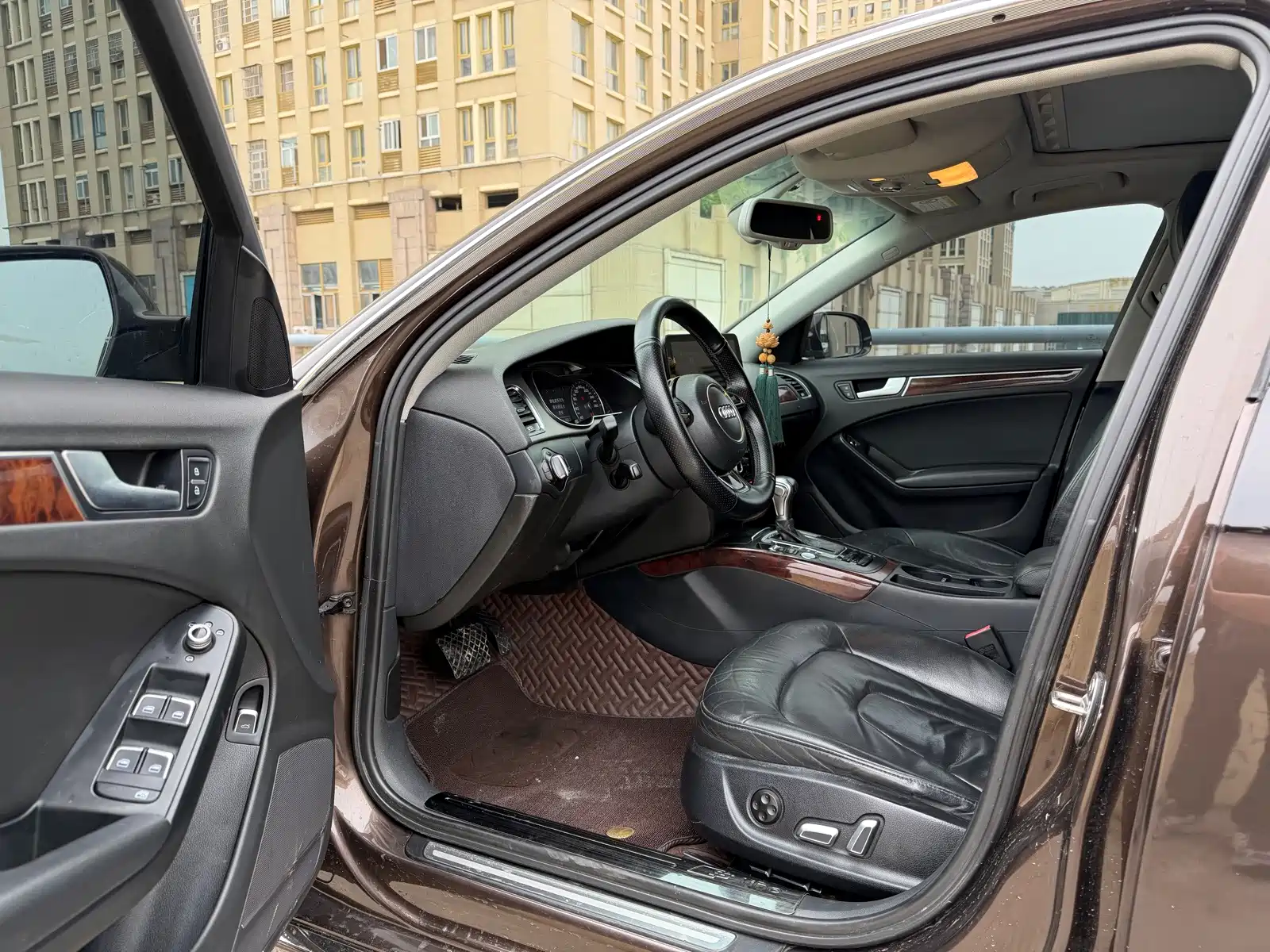 Photo 4 - Audi A4L