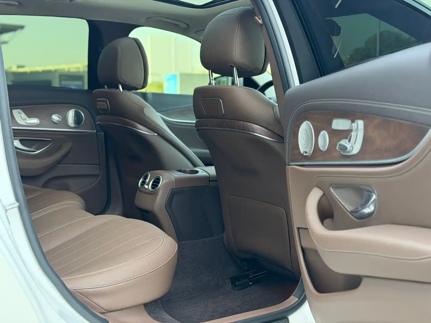 Mercedes-Benz E-Class 2020 E 300 L Luxury Model фото 9