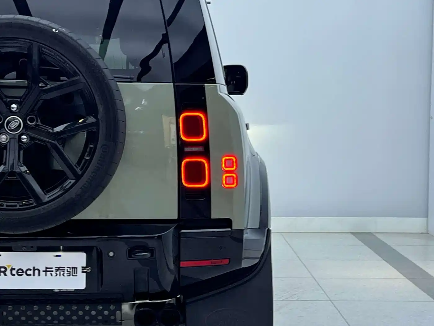 Land Rover Defender 2025 2025 110 3.0T P400 -Dynamic HSE