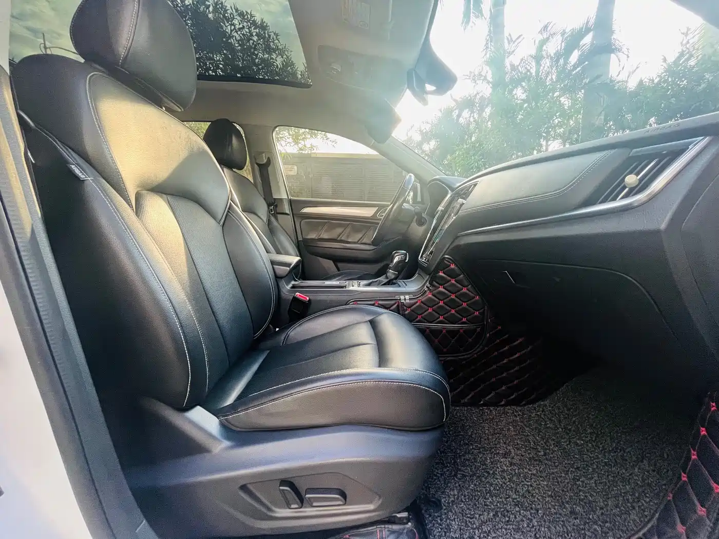 Фото 9 - Roewe RX5