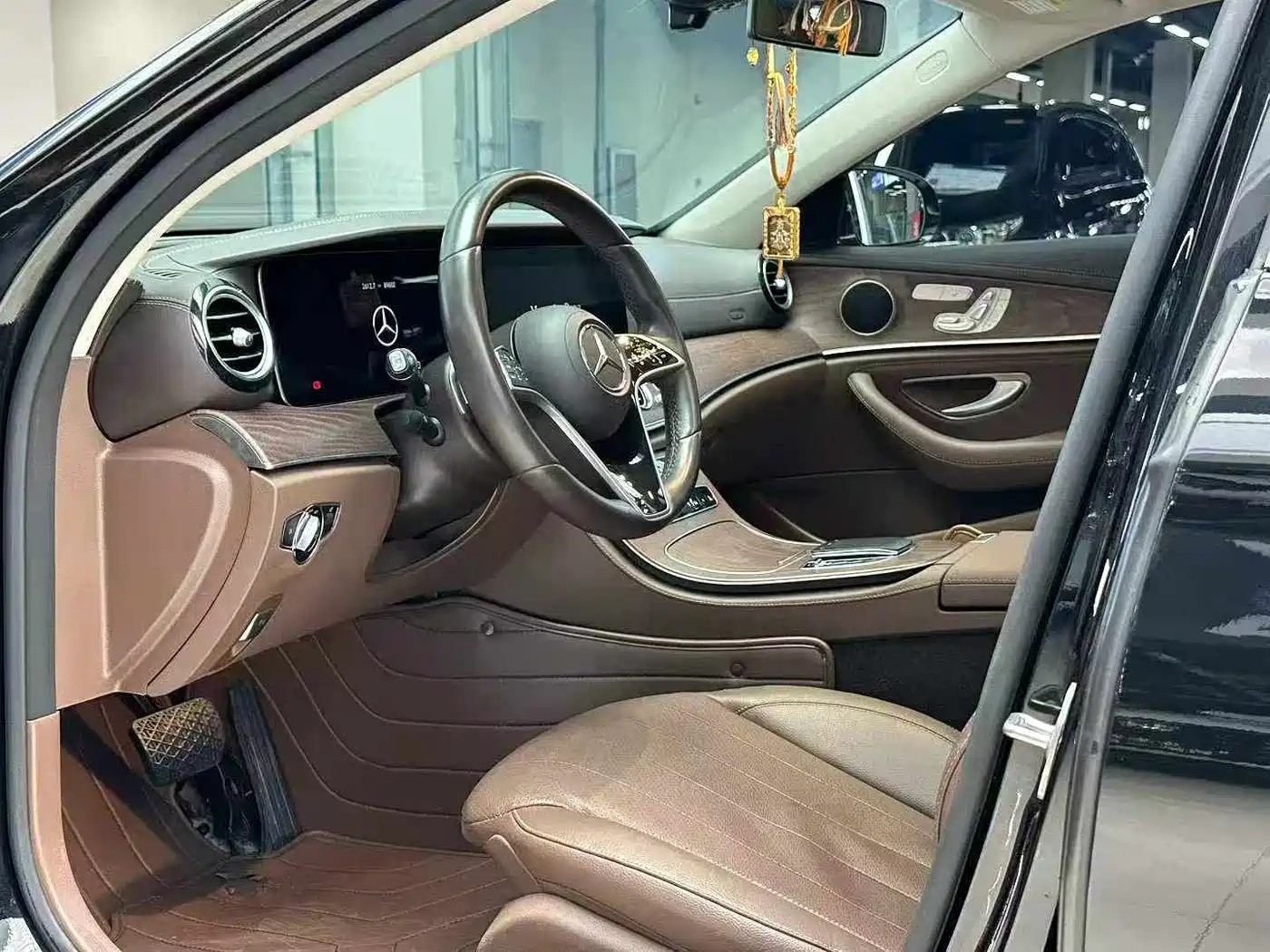 Mercedes-Benz E-Class 2023 E 300 L Fashion фото 4