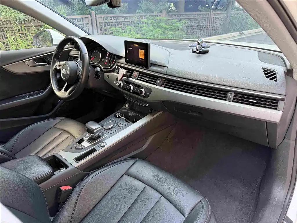 صورة 7 - Audi A4L