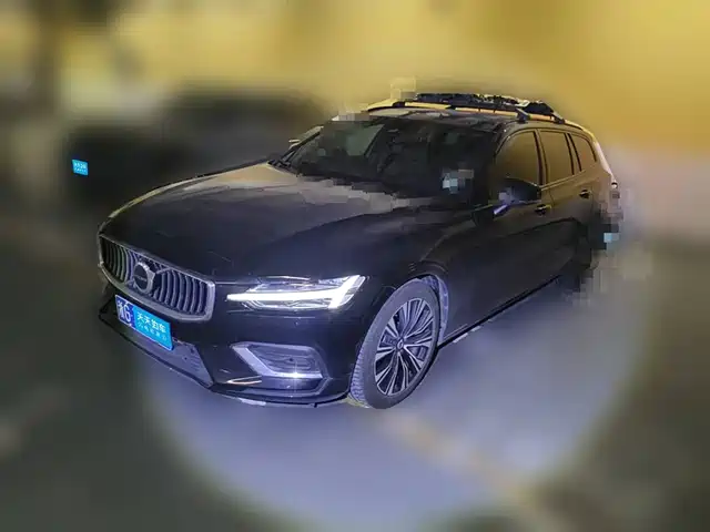 Volvo V60 2023 B5 Smart Luxury Enjoyment Edition — фото 1