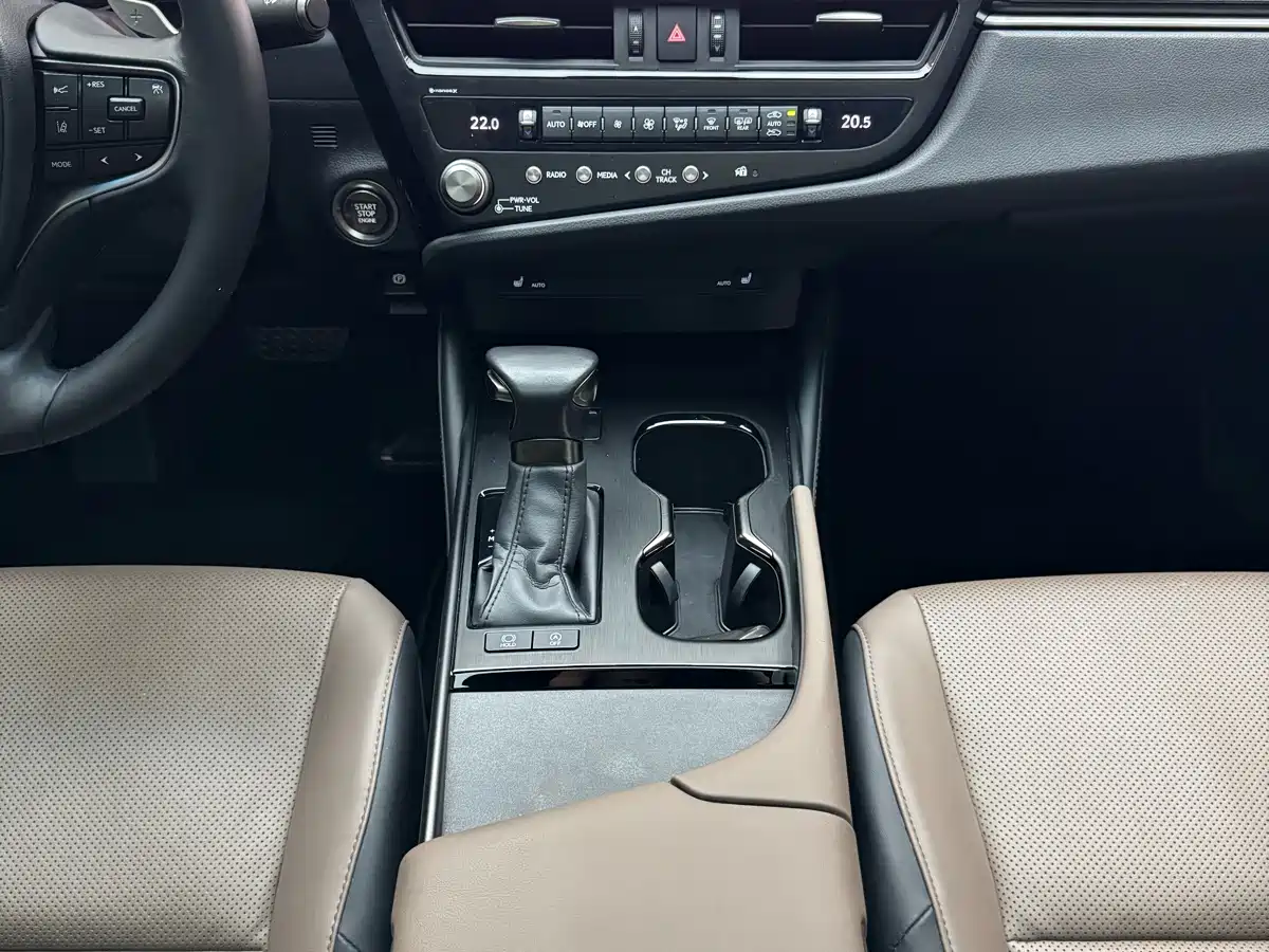 Lexus ES 2023 200 Excellence Edition фото 16
