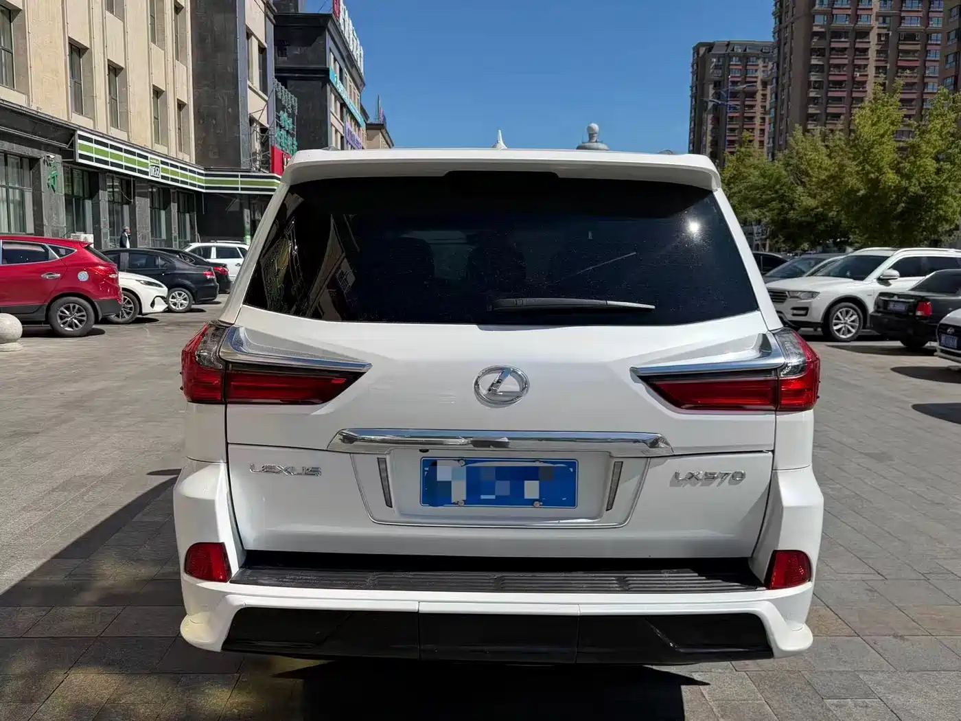 Фото 5 - Lexus LX