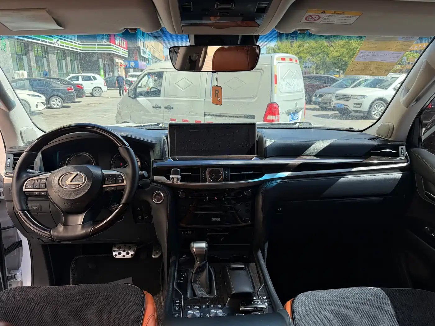 Фото 20 - Lexus LX