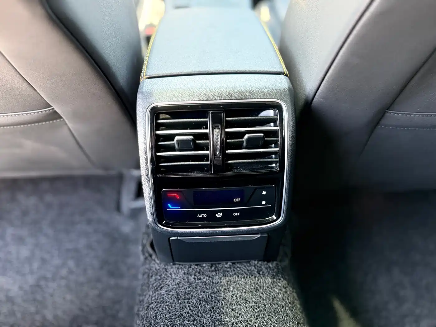 Volkswagen FAW-Volkswagen CC 2023 380TSI Eye-catching Edition фото 24