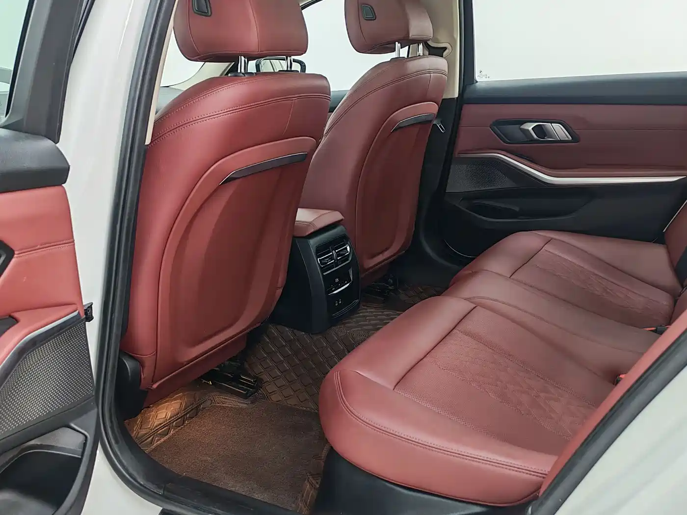 BMW 3 Series 2023 320Li M Sport Package фото 9