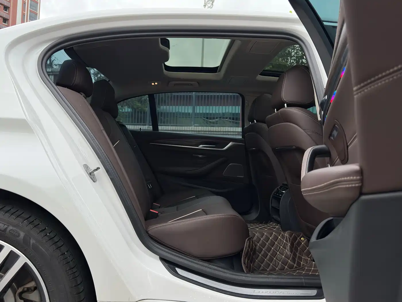 BMW 5 Series 2023 530Li Leading Luxury Package фото 13