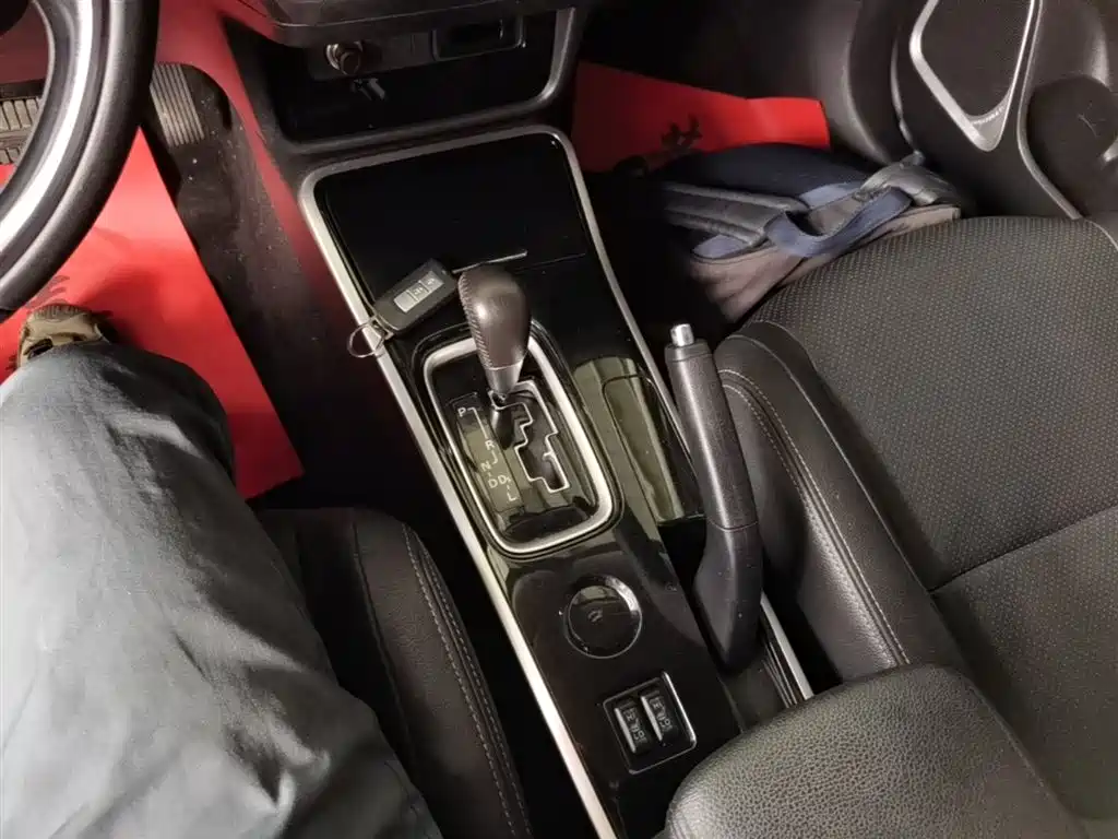 Mitsubishi Outlander 2018 2.0L 2WD Glory Edition 5-seater фото 10
