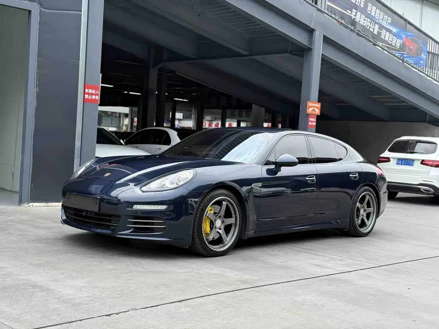Porsche Panamera 2014 Panamera 4 3.0T