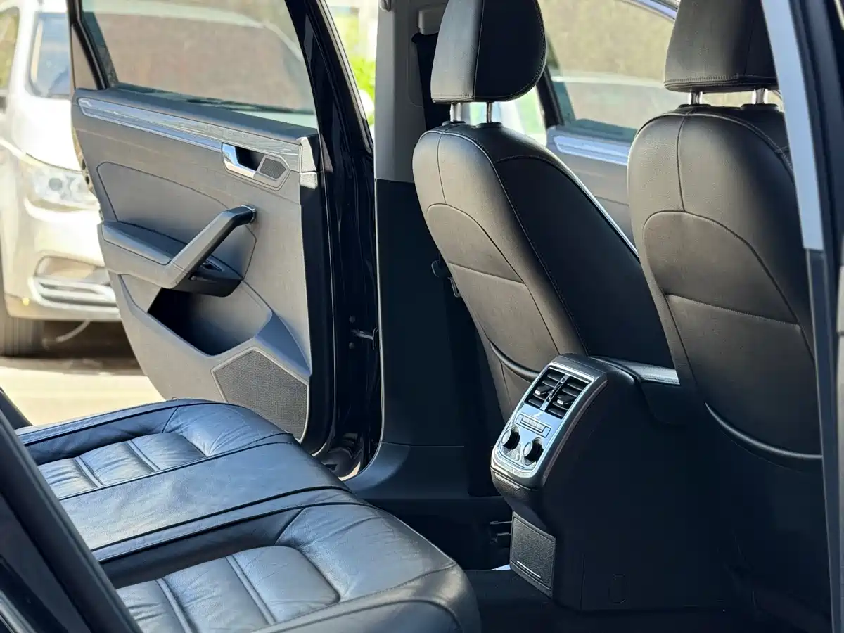 Volkswagen Passat 2017 330TSI DSG Prestige фото 8