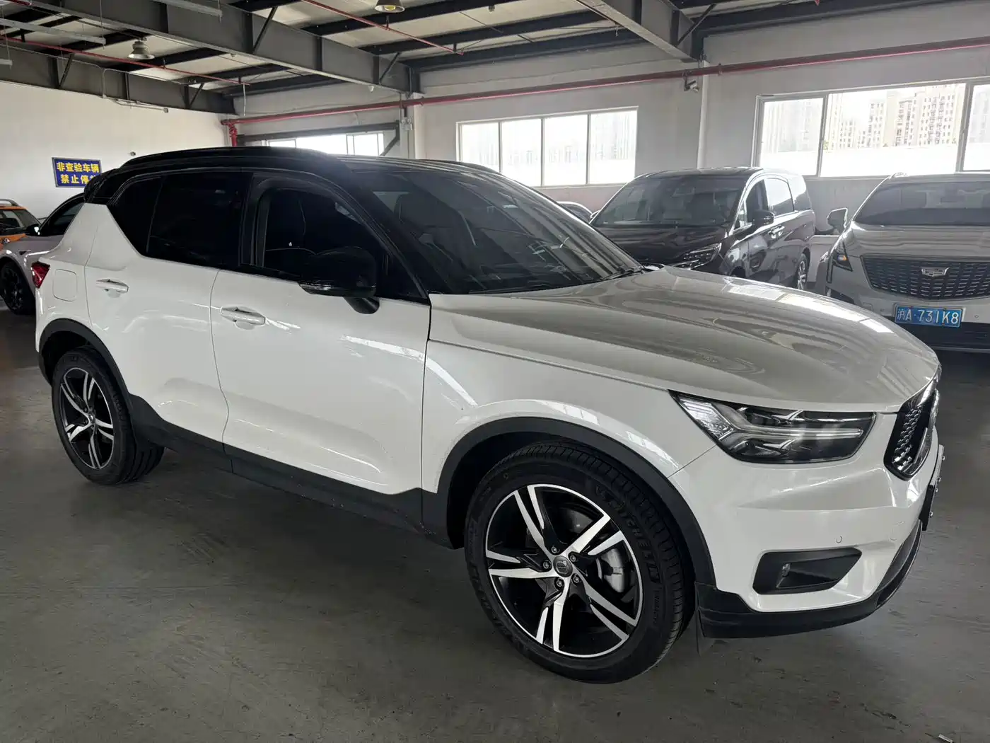 Фото 2 - Volvo XC40