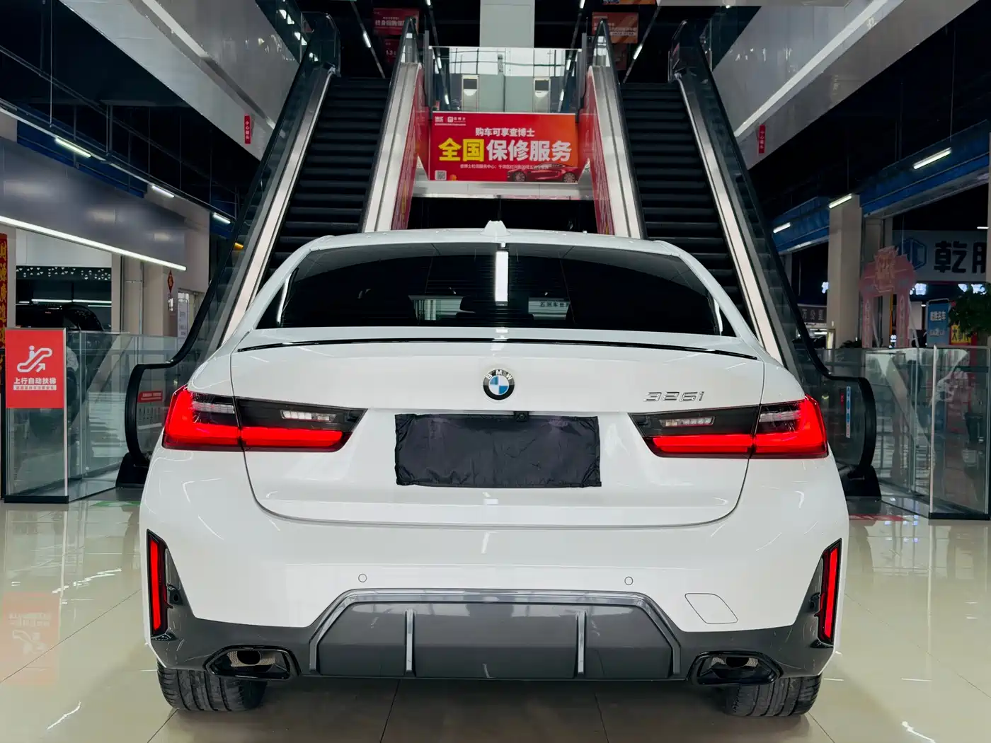 BMW 3 Series 2023 325i M Sport Black Night Package фото 16