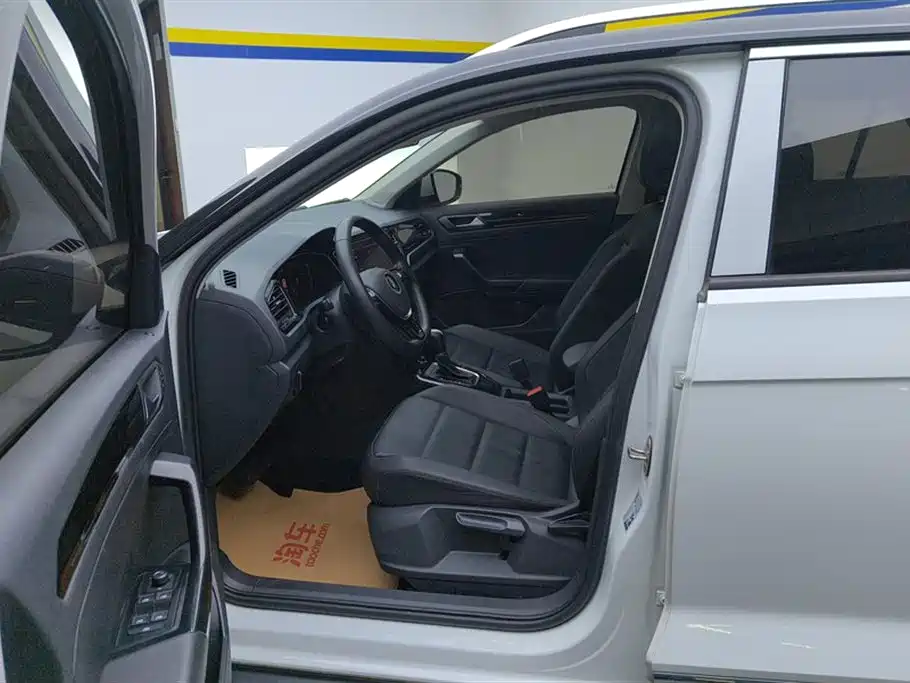 VOLKSWAGEN T ROC EXPLORING SONGS