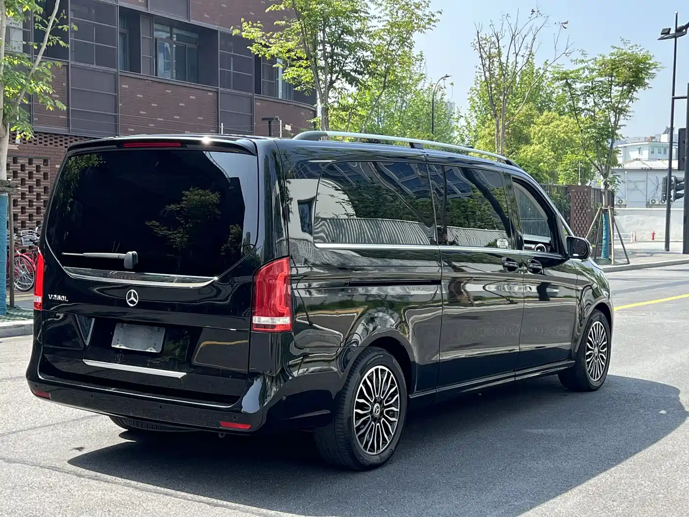 Mercedes-Benz V-Class 2018 V 260 L Premium Long Wheelbase Edition China VI фото 11