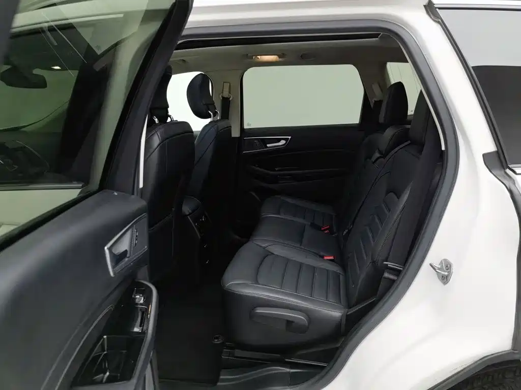 Фото 15 - Ford Edge