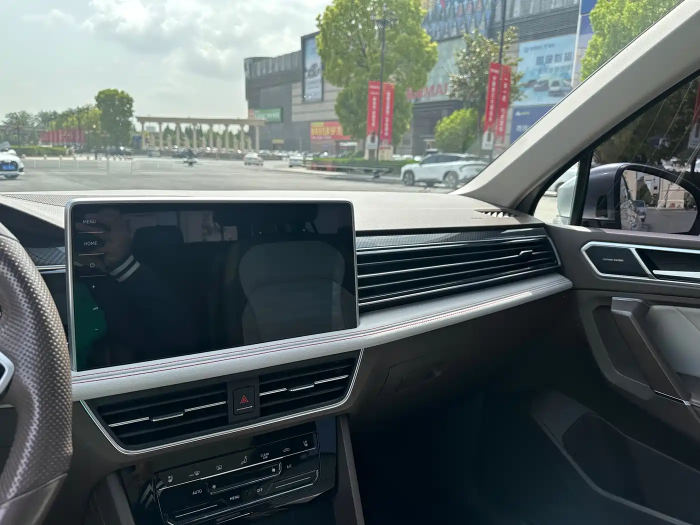 Volkswagen Tiguan L 2022 380TSI Automatic 4WD R-Line Flagship 7-Seater фото 16
