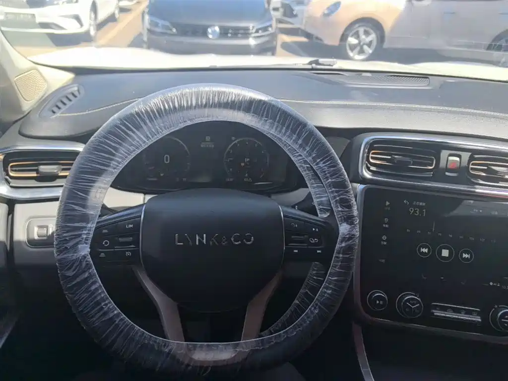 Lynk & Co 01 2018 2.0T 2WD Type+ Edition фото 10