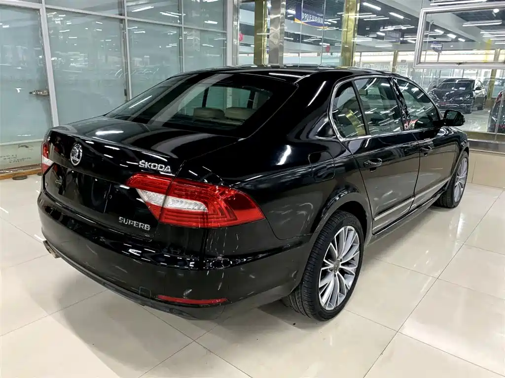 Škoda Superb 2013 1.8TSI Automatic Elite Edition фото 12