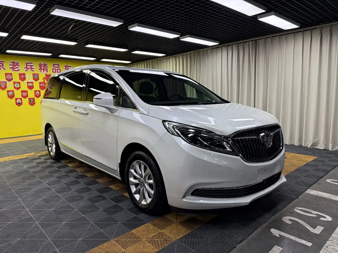 Buick GL8 2017 ES 28T Comfort Type China V фото 3