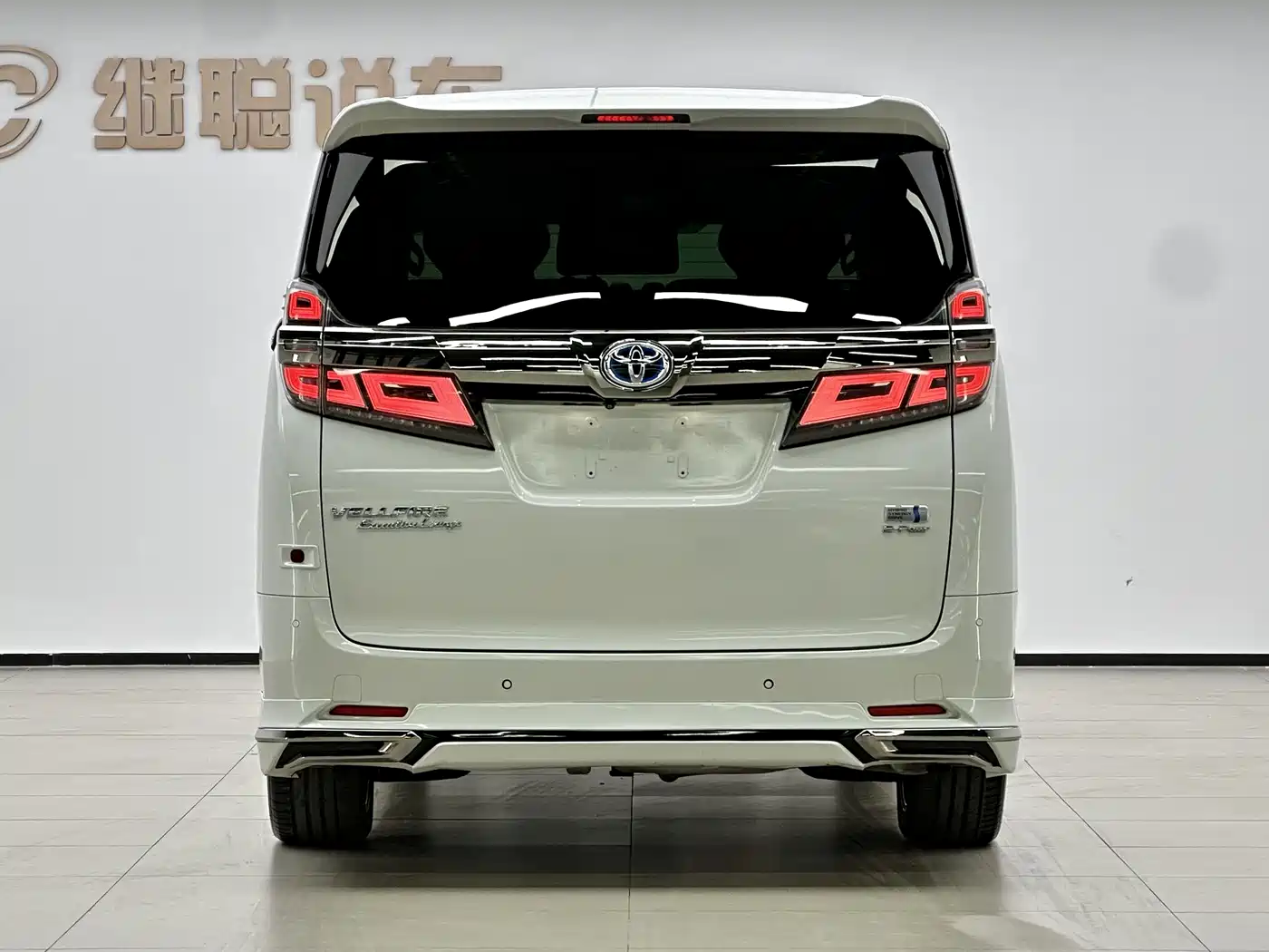 Toyota Vellfire 2019 Hybrid 2.5L HV Premium Edition фото 3