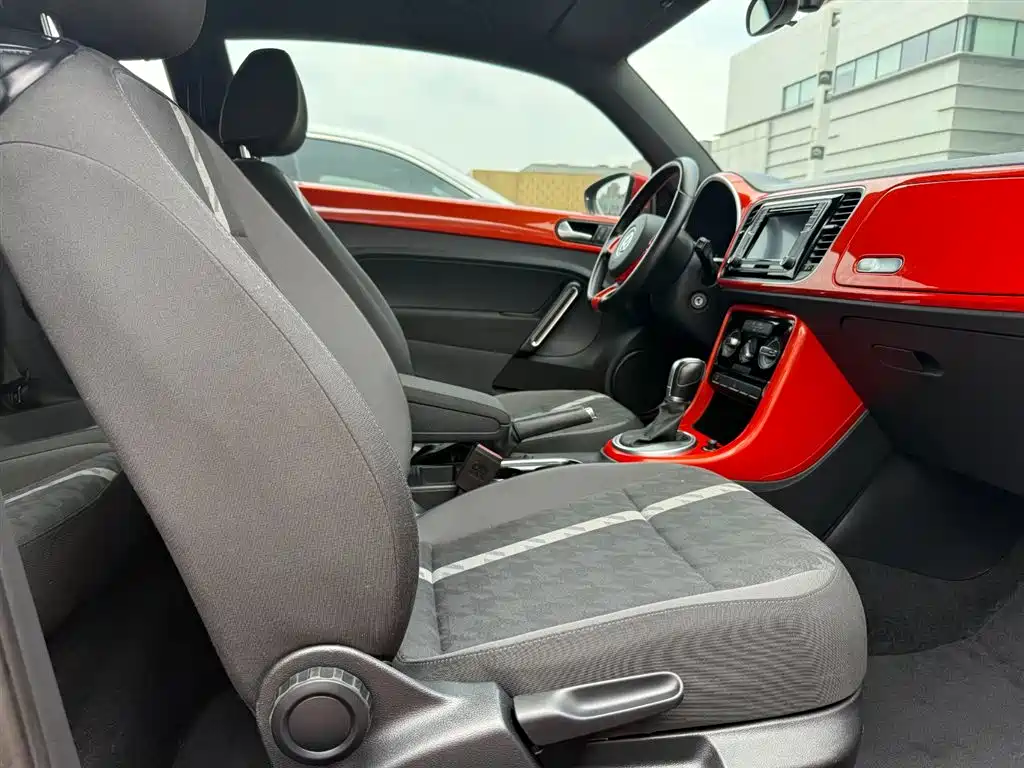 Volkswagen Beetle 2018 180TSI Easy Joy Edition фото 10