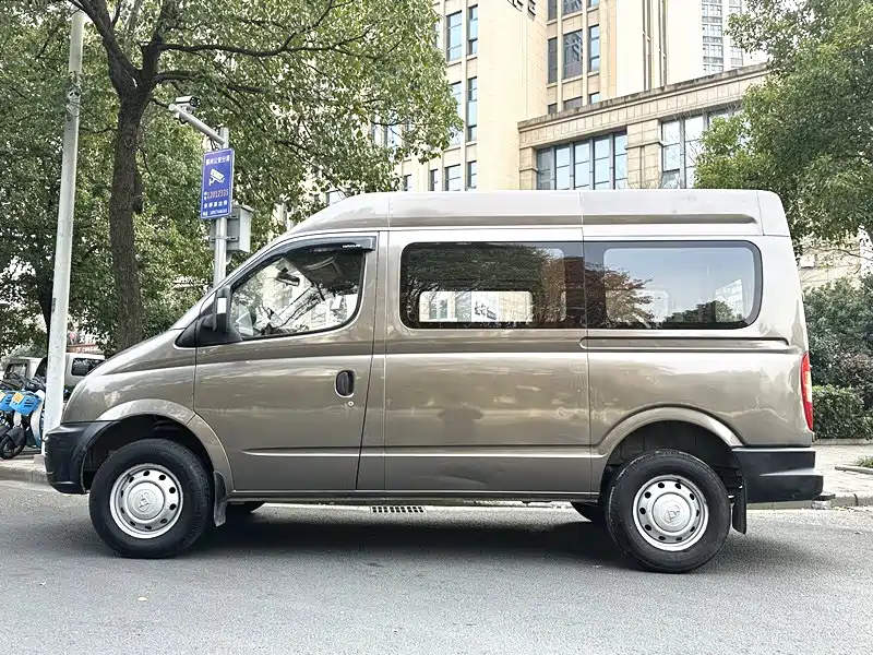 SAIC Maxus Xintu V80 2017 2.5T 5-speed manual Aoyun Tong China V short wheelbase medium roof 5/6/10 seats фото 3