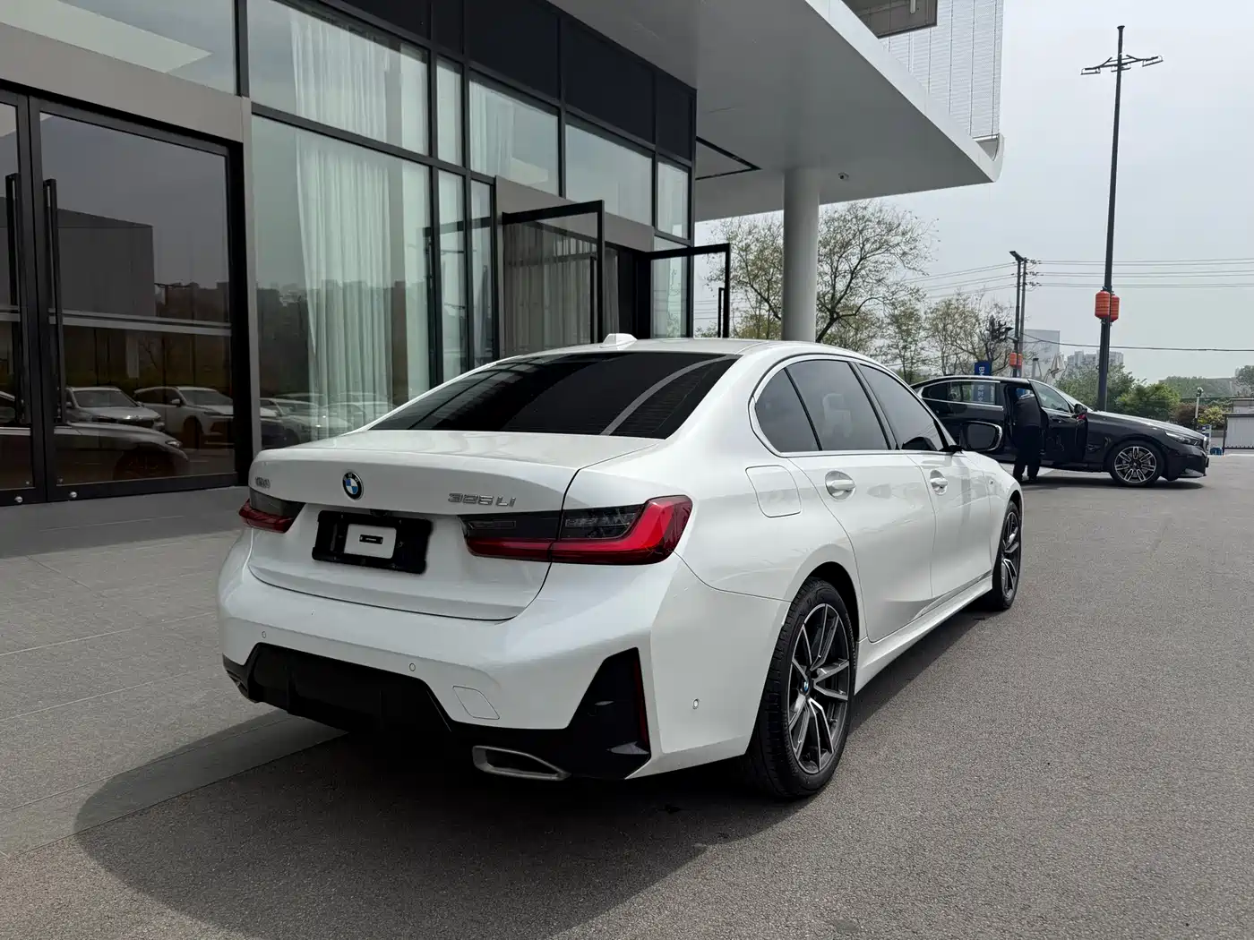 BMW 3 Series 2025 325Li M Sport Package фото 4