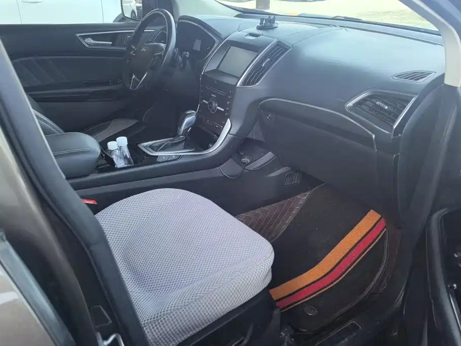 Фото 8 - Ford Edge