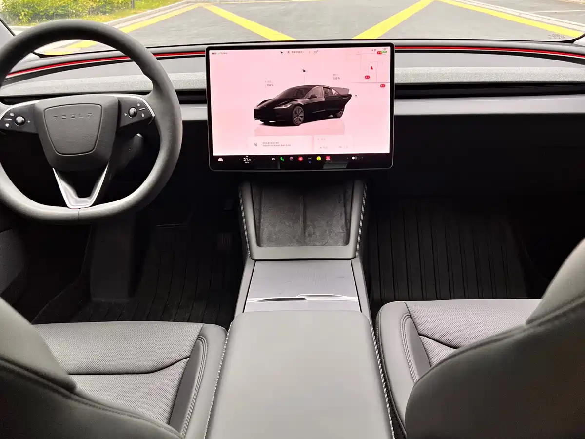 TESLA MODEL 3