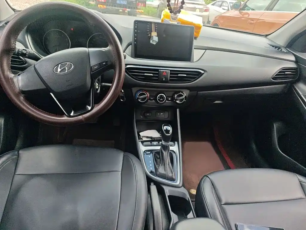 Фото 13 - Hyundai Elantra