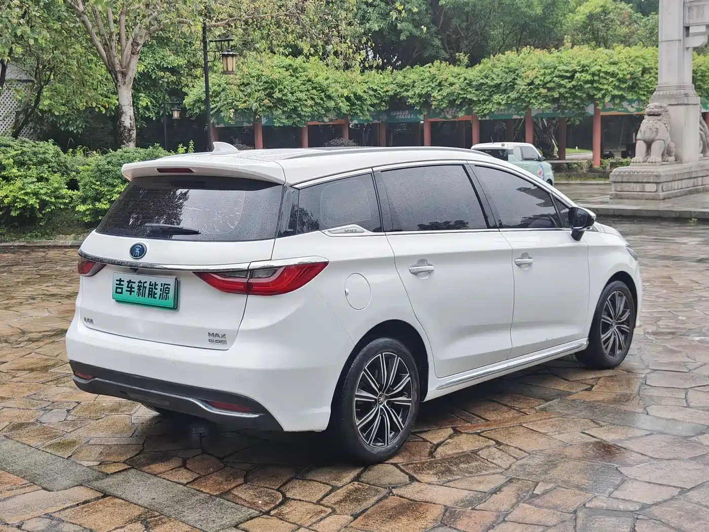 BYD Song MAX New Energy 2019 DM 1.5T Smart Connection Enjoyment 7-seater China VI фото 3