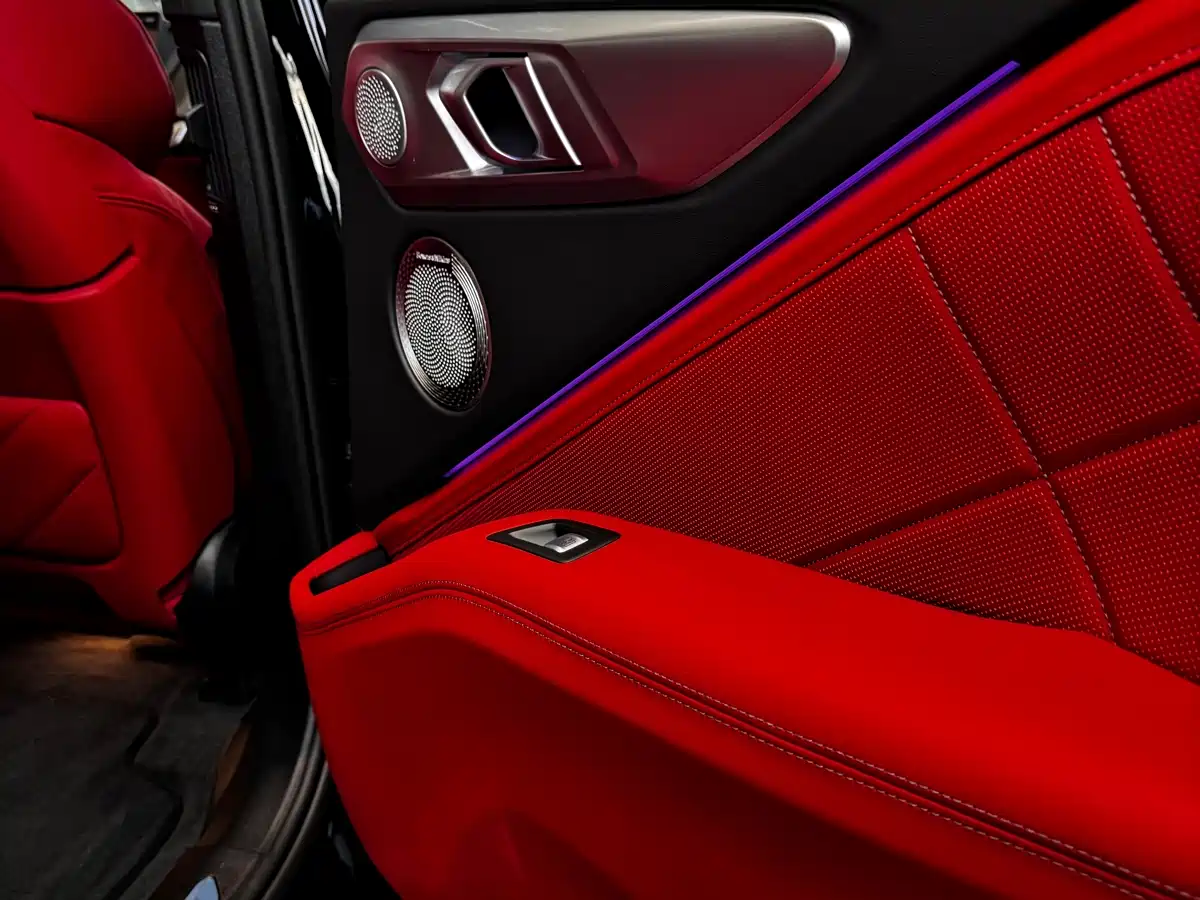 BMW XM 2023 50e фото 4