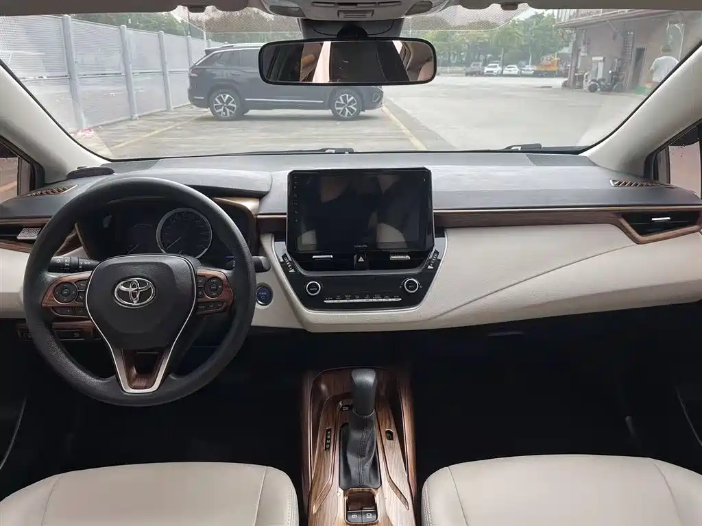 Toyota Corolla 2021 Hybrid 1.8L E-CVT Pioneer Edition фото 6