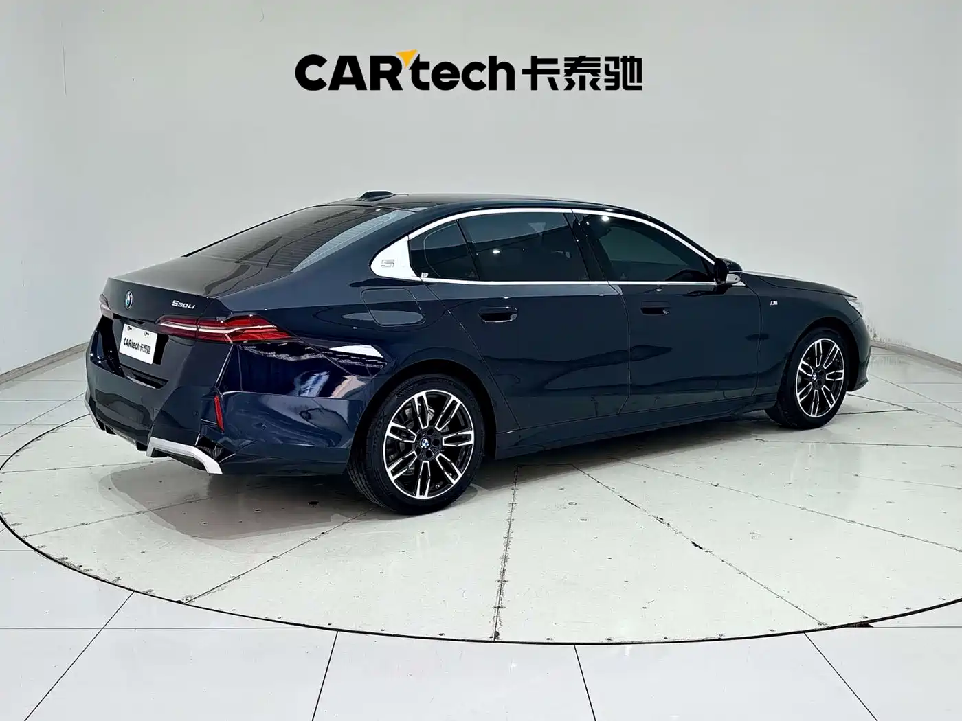 BMW 5 Series 2025 530Li Leading M Sport Package фото 11