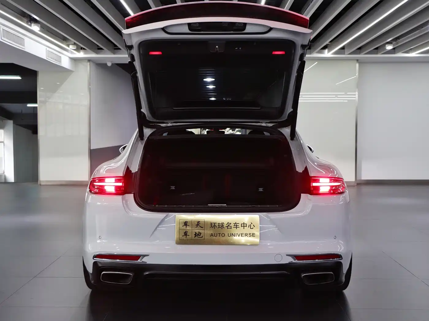 Porsche Panamera New Energy 2017 Panamera 4 E-Hybrid Executive Long Wheelbase 2.9T фото 28