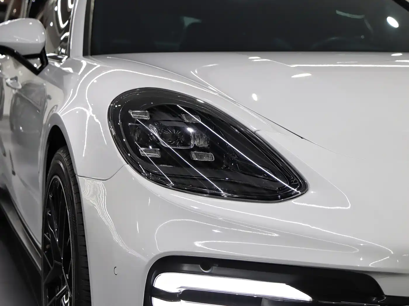 Porsche Panamera New Energy 2017 Panamera 4 E-Hybrid Executive Long Wheelbase 2.9T фото 32