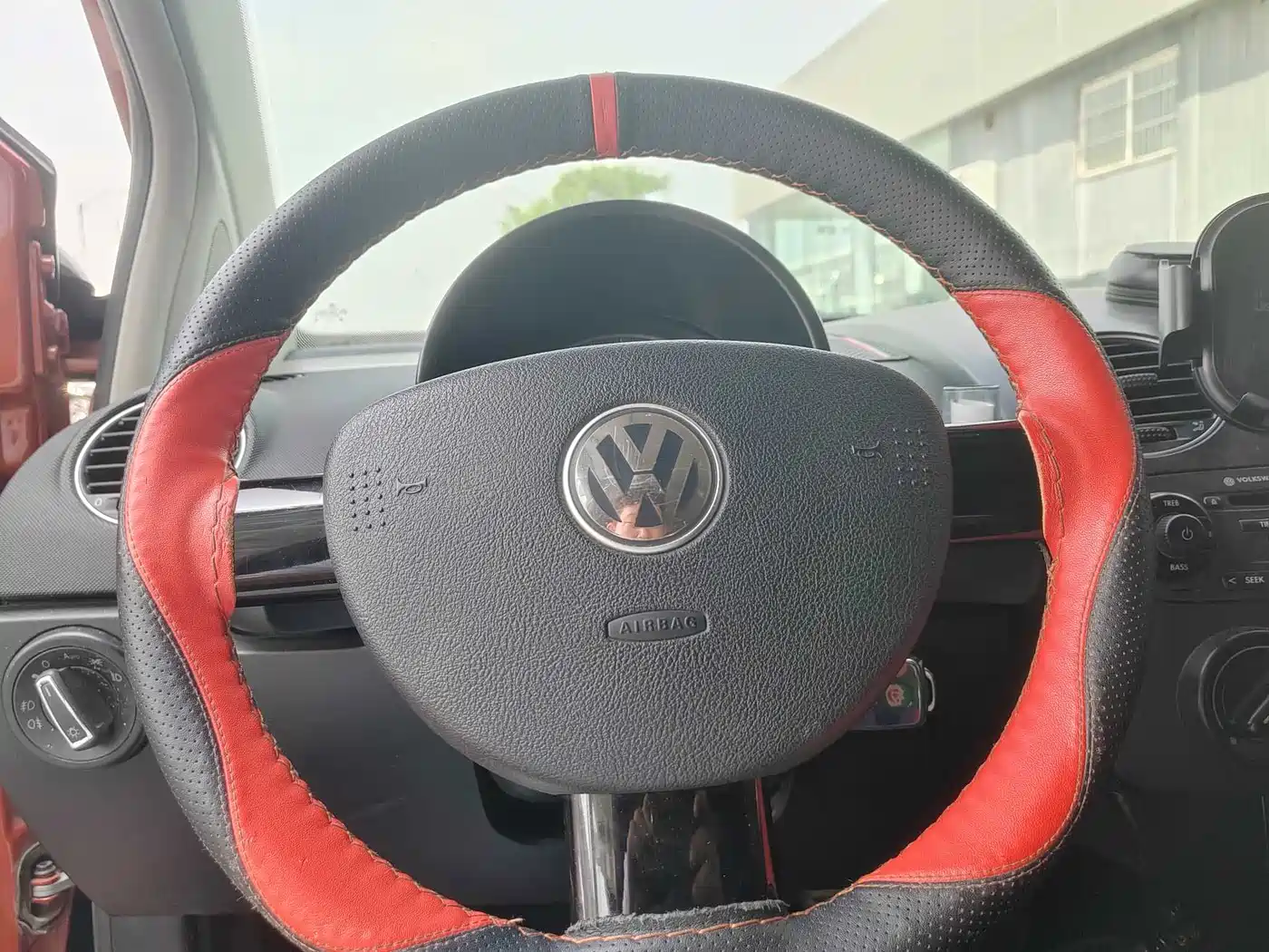 Volkswagen Beetle 2010 Model 2.0 BlackOrange Comfort Edition фото 4